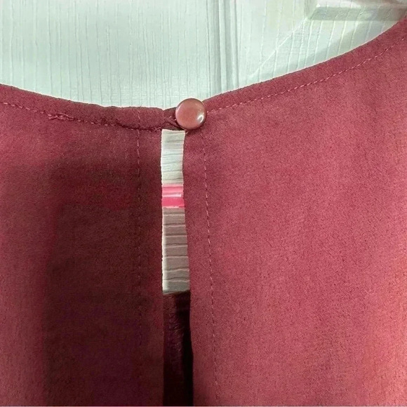 Suzy Shier Blouse Sleeveless Cross Front Burgundy Size Large - Picture 14 of 16
